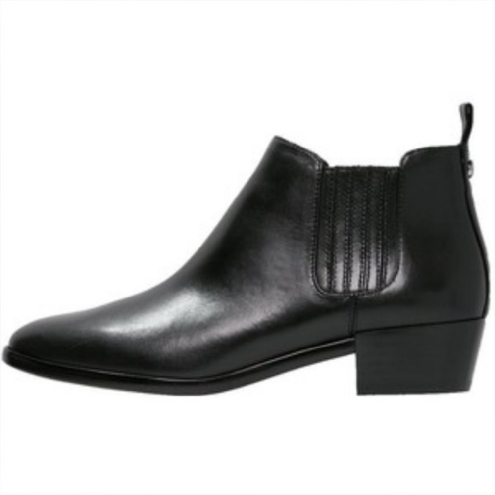 Michael Kors Chelsea boots